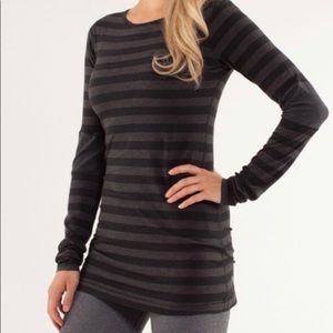 Lululemon Devotion long sleeve top sz 8 blk/gry